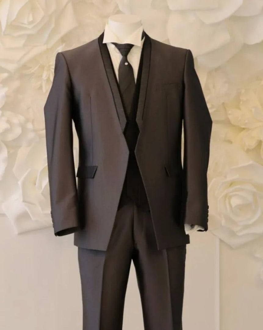 黒のタキシードスーツ 男性用フォーマル衣装 撮影用衣装 仙台フォトスタジオQnNe(キュンネ)